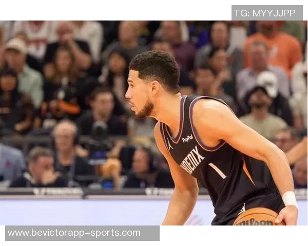 吉莱斯皮称赞布克场上威慑力强大自信出手是我唯一的要求