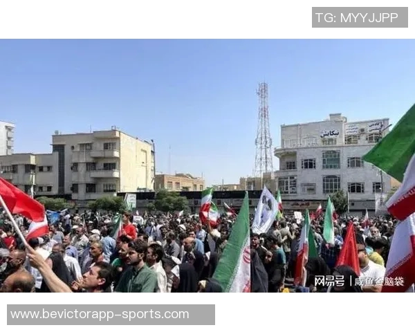 特朗普威胁迅速摧毁伊朗梅西及队友尴尬站后方引发关注 特朗普威胁迅速摧毁伊朗梅西及队友尴尬站后方引发关注